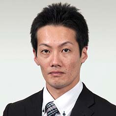 徳地　利和 氏